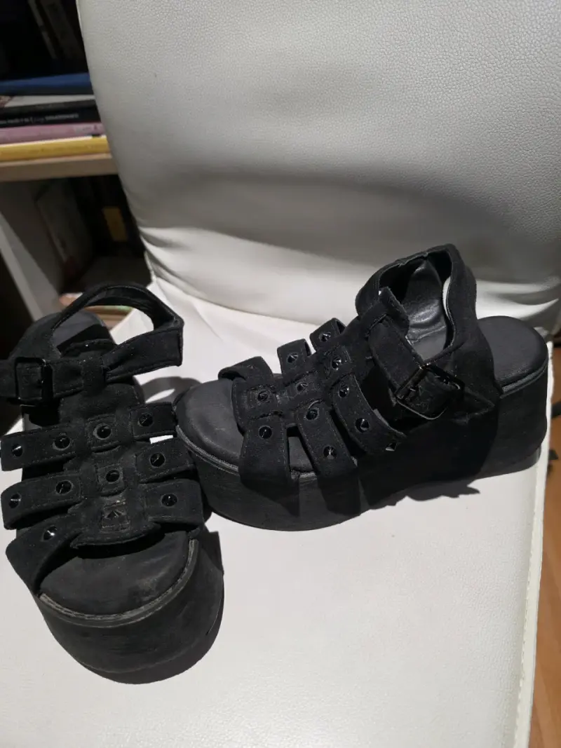 Sandalias negras de plataforma con hebillas - 2