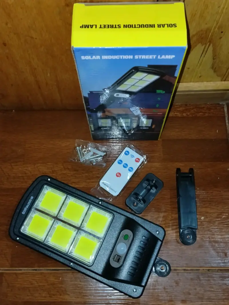 Lámpara solar de calle con control remoto