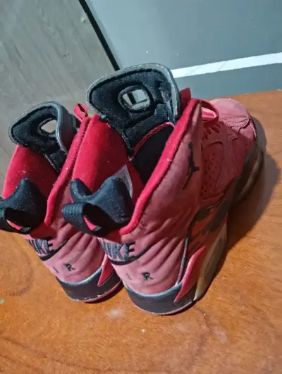 Zapatillas deportivas rojas Nike Air Jordan - miniatura 2