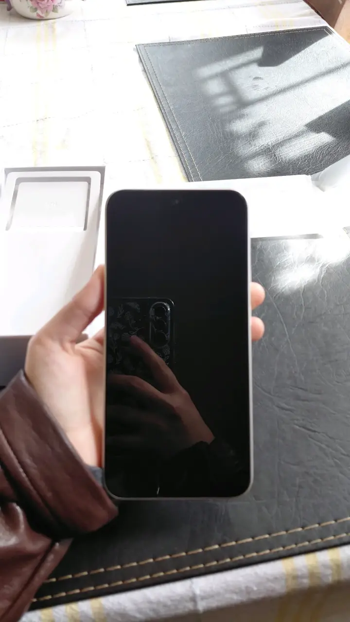 Smartphone Redmi Note 15 Pro 5G dorado - 2