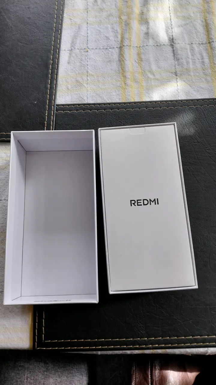 Smartphone Redmi Note 15 Pro 5G dorado - 4