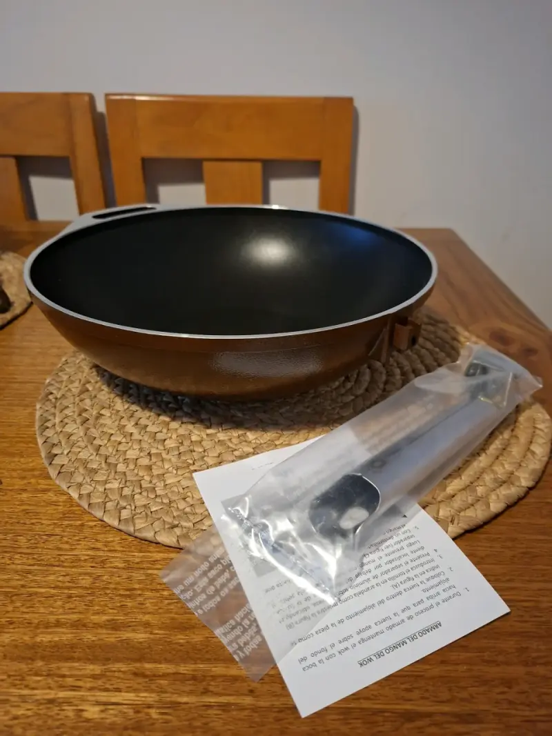 Wok antiadherente con mango desmontable - 1