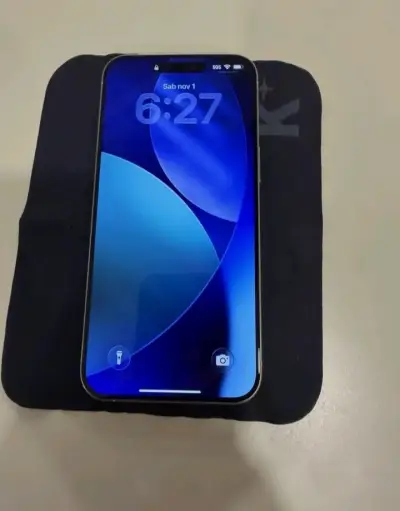 iPhone 15 Pro Max 256GB  en buen estado - miniatura 2