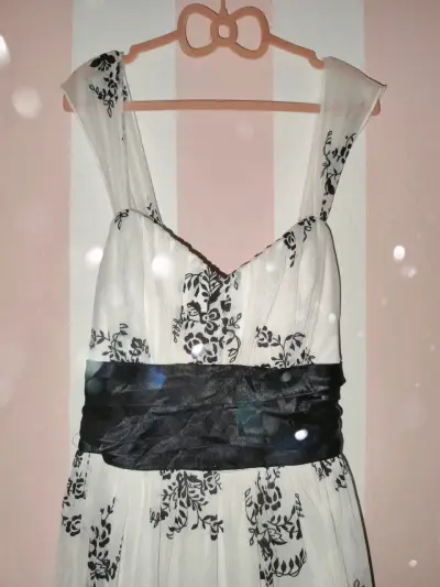 Vestido de fiesta blanco y negro con lazo - miniatura 2