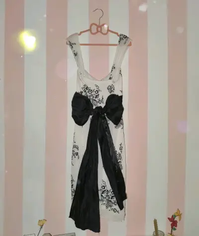Vestido de fiesta blanco y negro con lazo - miniatura 4