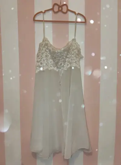 Vestido de encaje blanco para mujer - miniatura 1