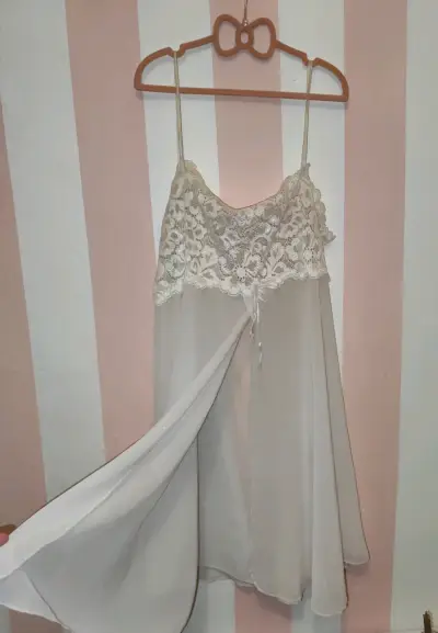Vestido de encaje blanco para mujer - miniatura 2