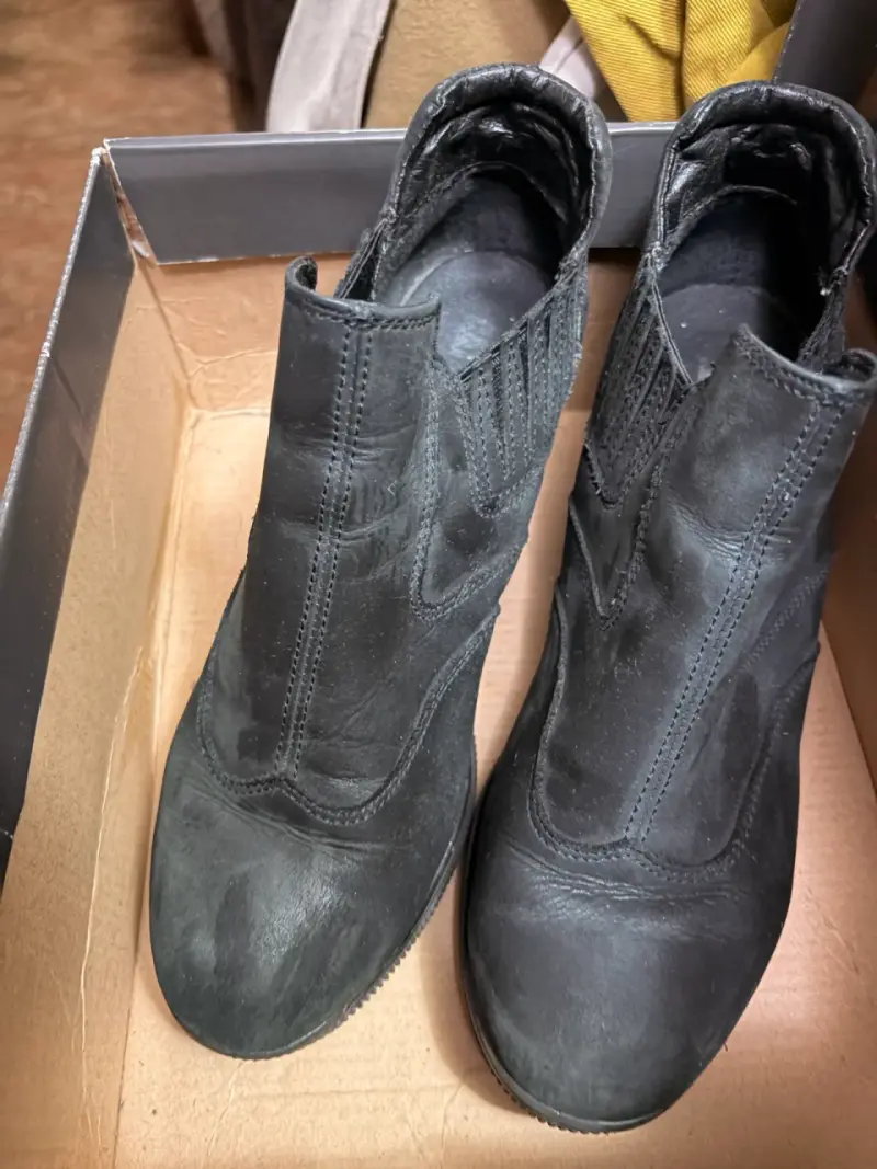 Botines de cuero negro con tacón grueso - 2