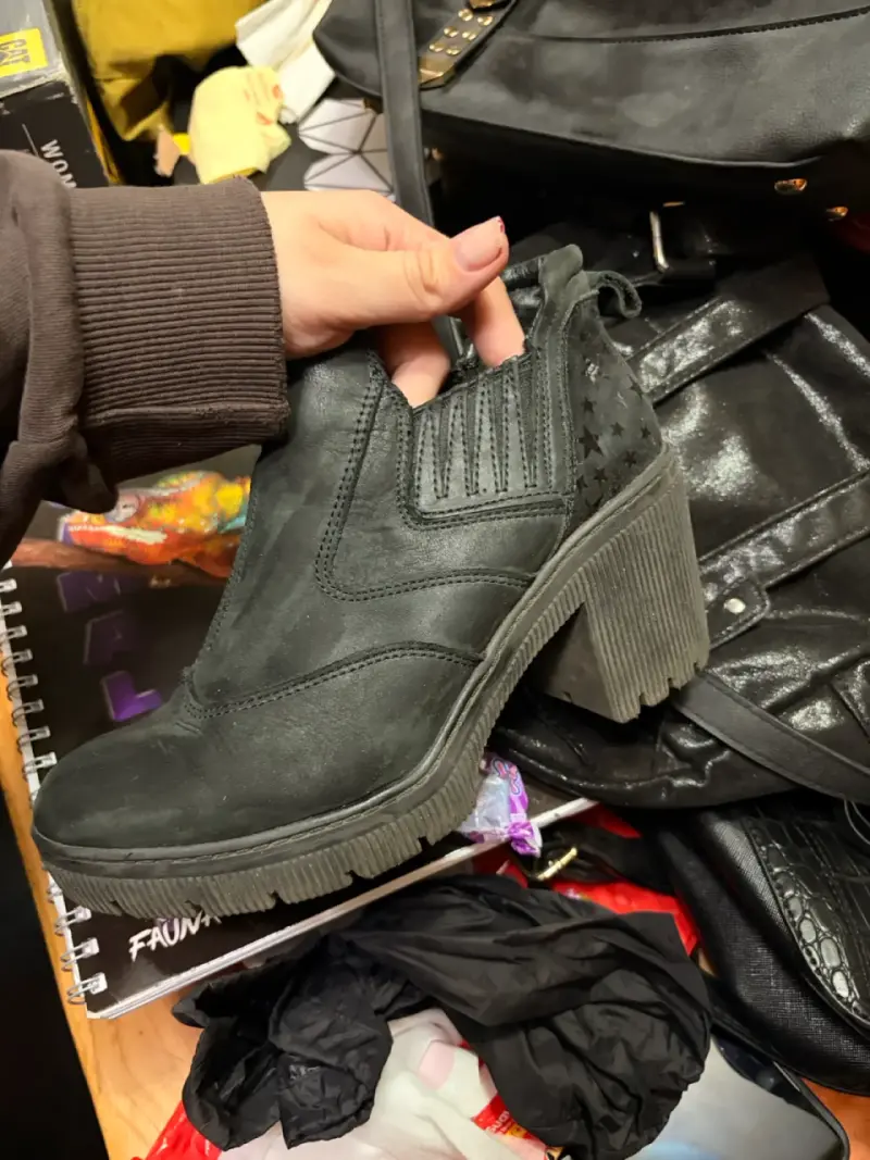 Botines de cuero negro con tacón grueso - 3
