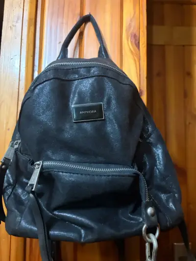 Mochila negra Amphora con diseño elegante - miniatura 1