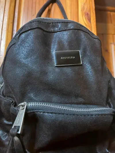 Mochila negra Amphora con diseño elegante - miniatura 2