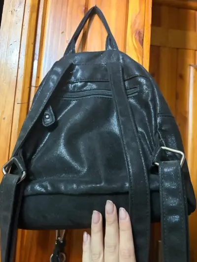 Mochila negra Amphora con diseño elegante - miniatura 3
