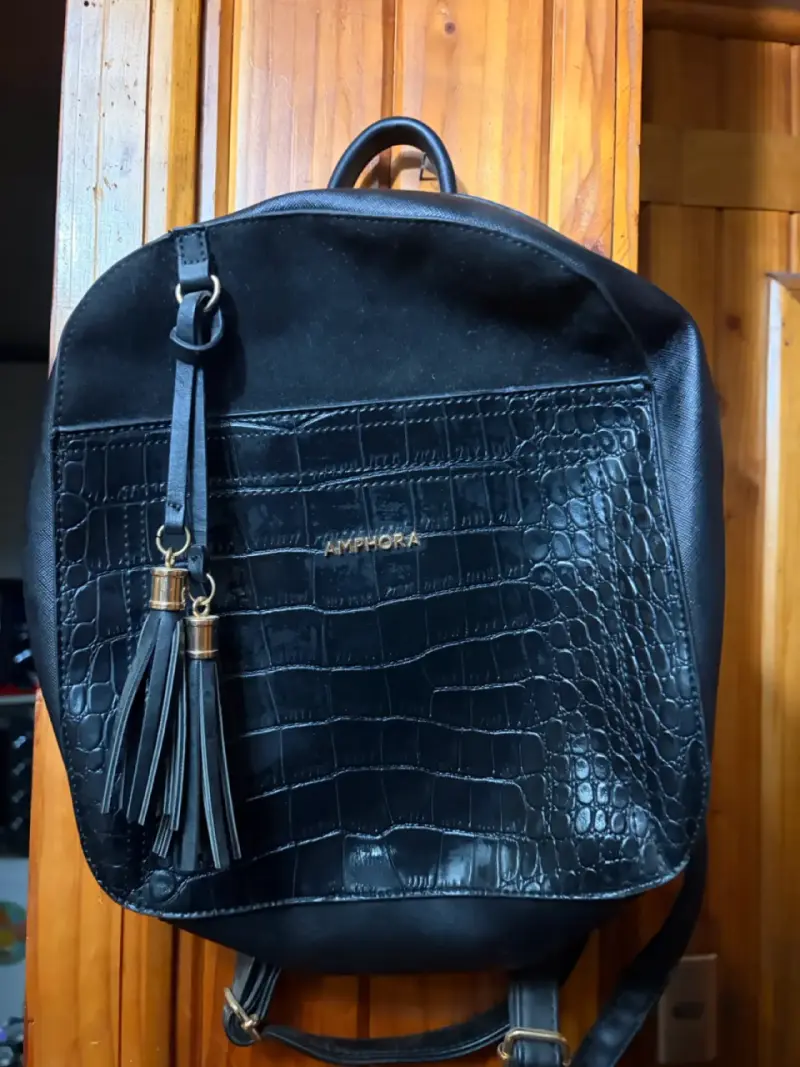 Mochila negra de cuero sintético Amphora con diseño de cocodrilo - 2