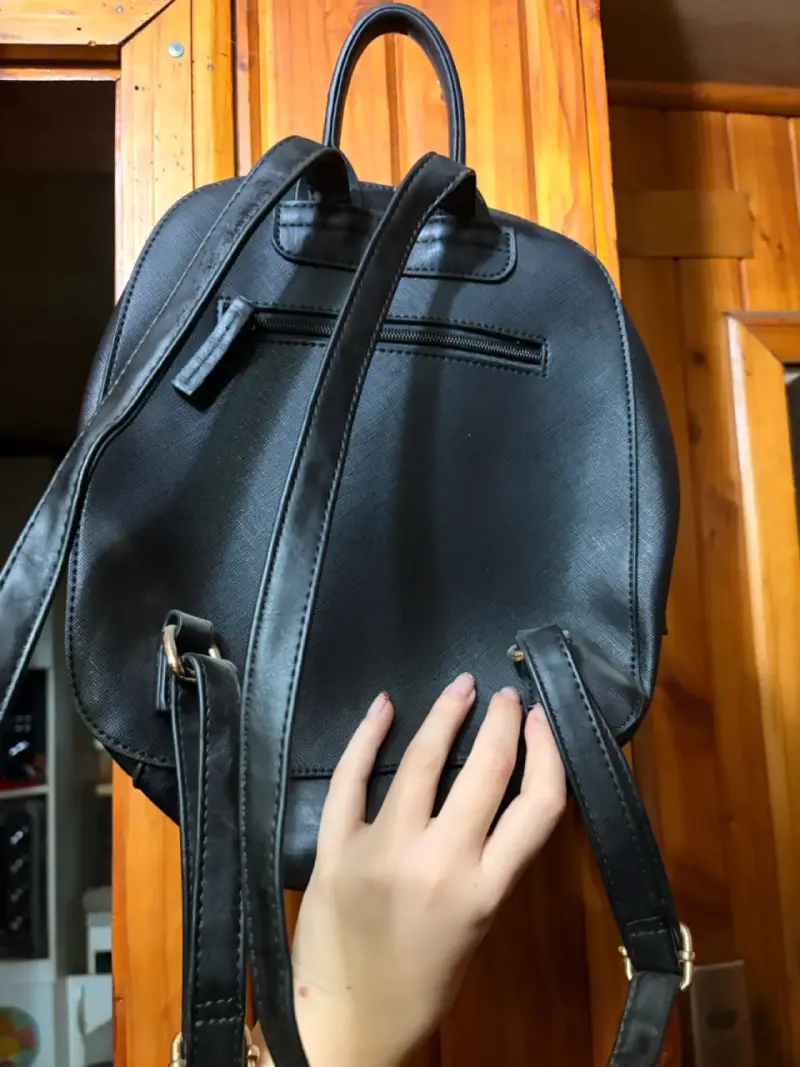 Mochila negra de cuero sintético Amphora con diseño de cocodrilo - 3
