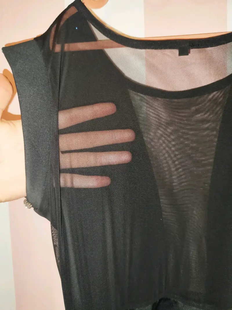 Vestido negro con malla y tachas - 3