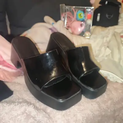 Sandalias de tacón alto negras para mujer - miniatura 2