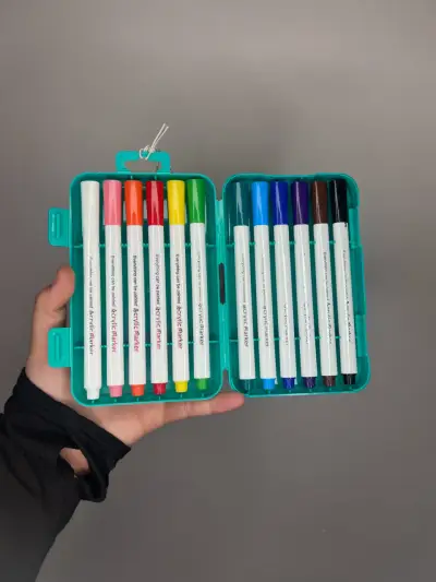 Set de 12 marcadores acrílicos en caja - miniatura 2