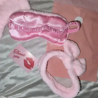 Set de antifaz y cintillo de felpa rosa - miniatura 3