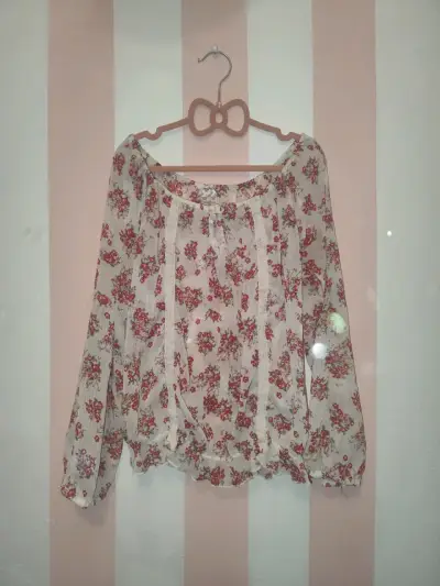 Blusa floral de gasa con encaje - miniatura 2