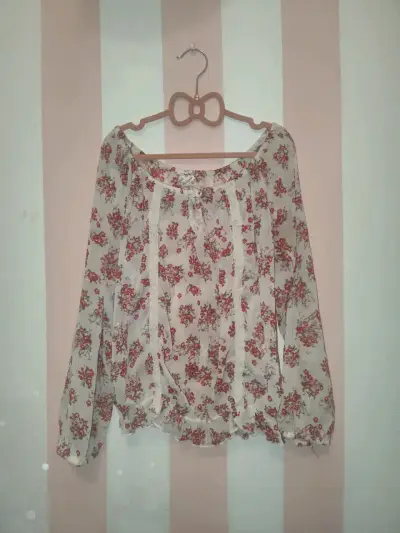Blusa floral de gasa con encaje - miniatura 3