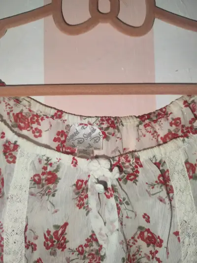 Blusa floral de gasa con encaje - miniatura 5