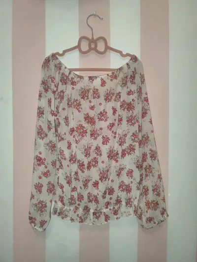 Blusa floral de gasa con encaje - miniatura 6