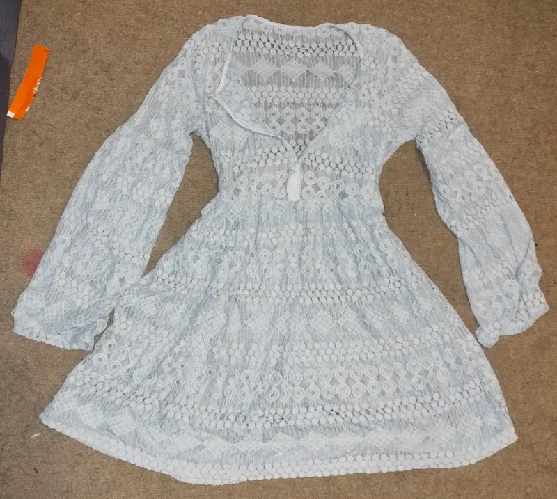 Vestido de encaje blanco con mangas largas - 2