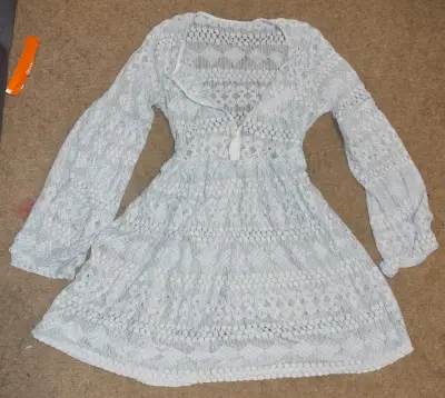 Vestido de encaje blanco con mangas largas - miniatura 2