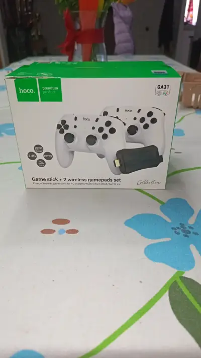 Set de Game Stick y 2 Gamepads Inalámbricos Hoco - miniatura 1