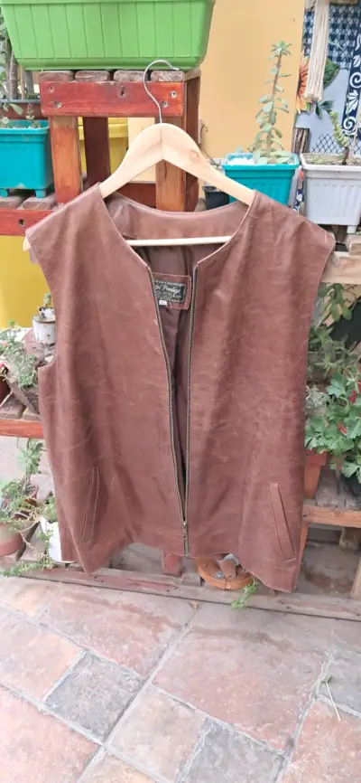 Chaleco de cuero marrón para hombre - miniatura 1