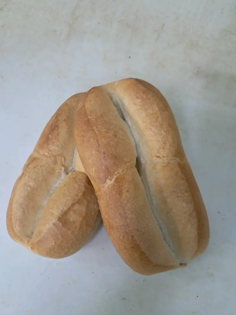 Pan marraqueta fresco y crujiente