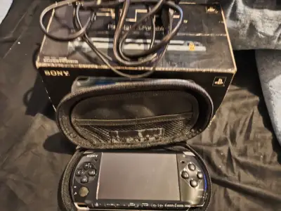 Sony PSP 1001 desbloqueada con batería nueva - miniatura 1