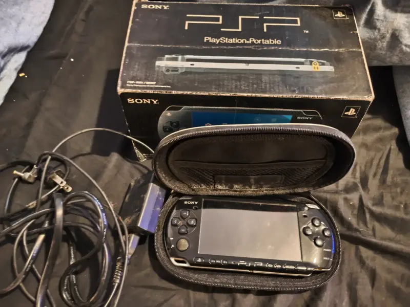 Sony PSP 1001 desbloqueada con batería nueva - 3