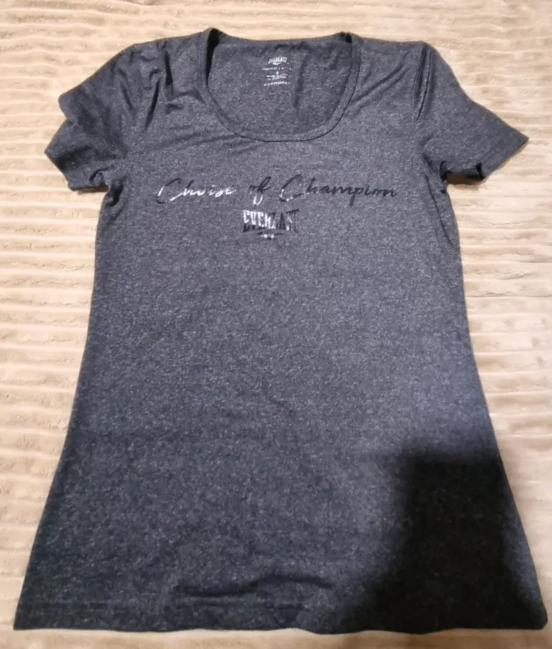 Polera deportiva gris Everlast para mujer