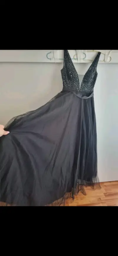 Vestido de fiesta negro con lentejuelas - miniatura 2
