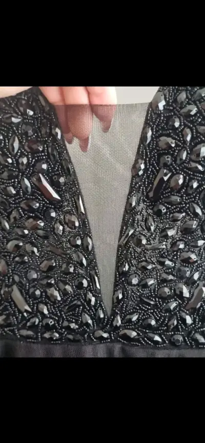 Vestido de fiesta negro con lentejuelas - miniatura 4
