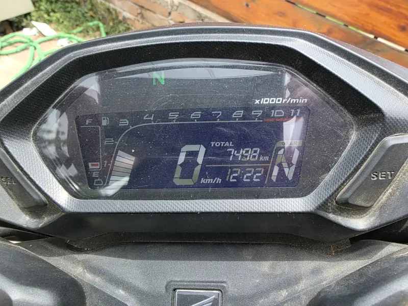 Moto Honda CB190 2023 con accesorios - 4