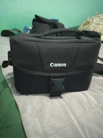 Cámara Canon EOS T6 con lente y accesorios - miniatura 4