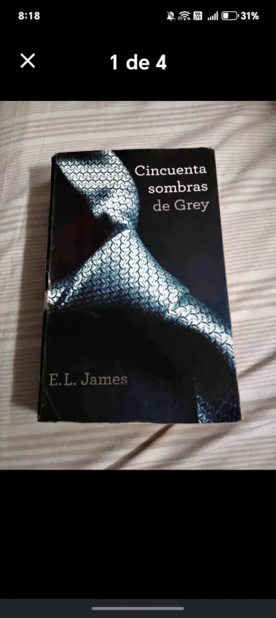 Libro 'Cincuenta Sombras de Grey' de E.L. James - miniatura 1