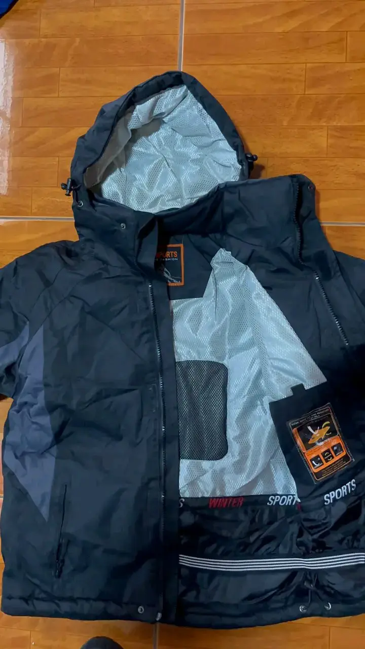 Chaqueta de invierno deportiva negra con capucha - 6