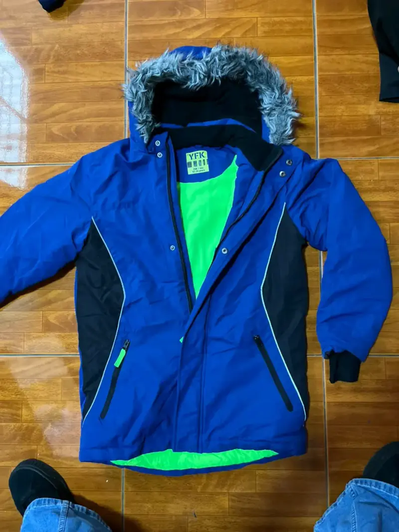 Chaqueta de invierno azul con capucha - 1