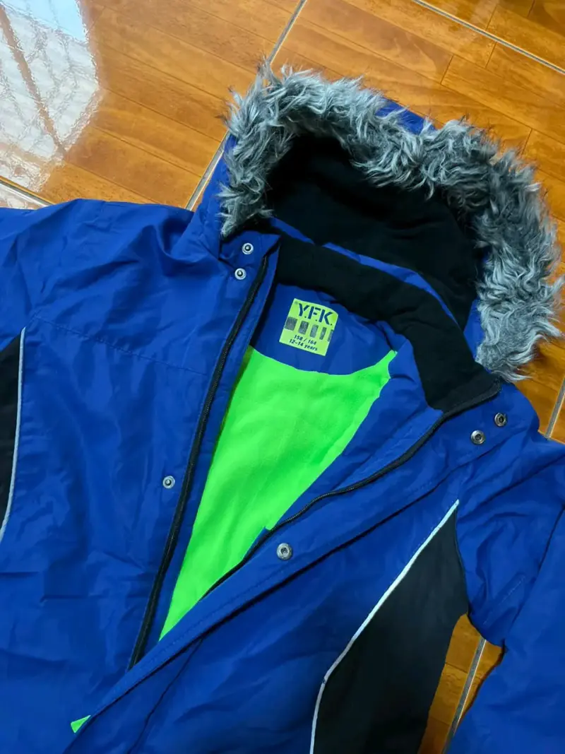 Chaqueta de invierno azul con capucha - 2