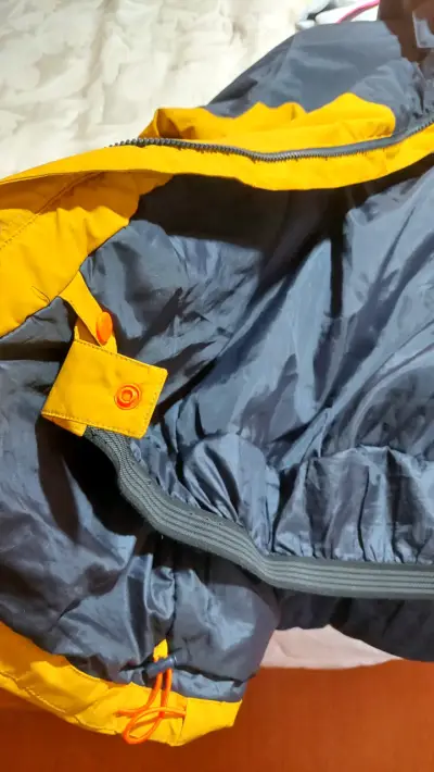 Chaqueta impermeable Helly Hansen amarilla y azul - miniatura 3