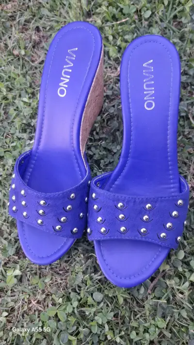 Sandalias de Cuña Azul con Tachuelas Vianio - miniatura 3