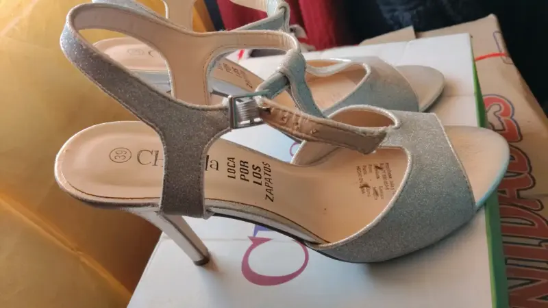 Sandalias de tacón plateadas Chalaca talla 39 - 2