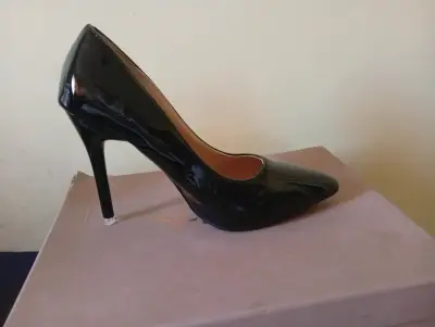 Zapatos de Tacón Alto Negros Elegantes - miniatura 1