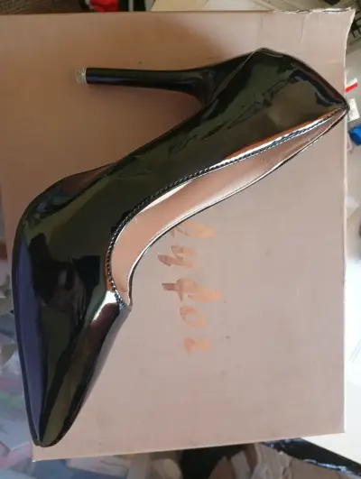 Zapatos de Tacón Alto Negros Elegantes - miniatura 2