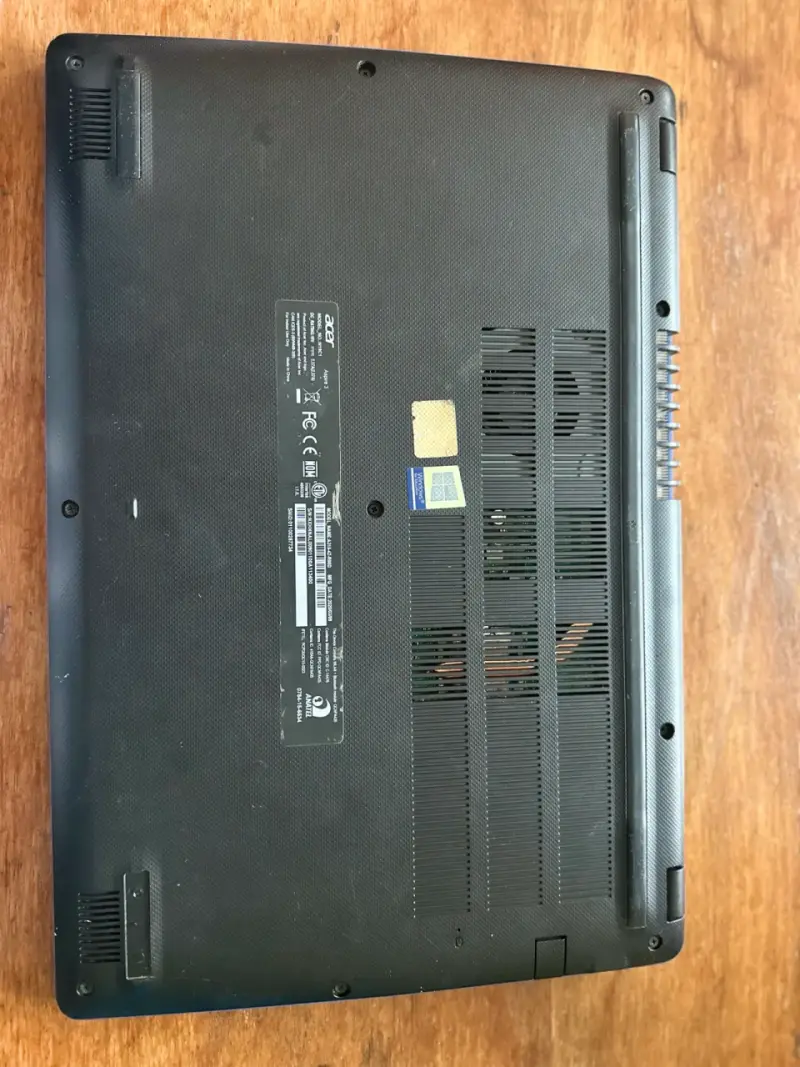 Laptop Acer azul con pantalla amplia - 4