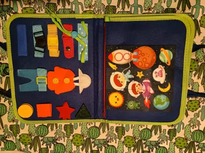 Panel sensorial de actividades para niños y niñas - miniatura 1