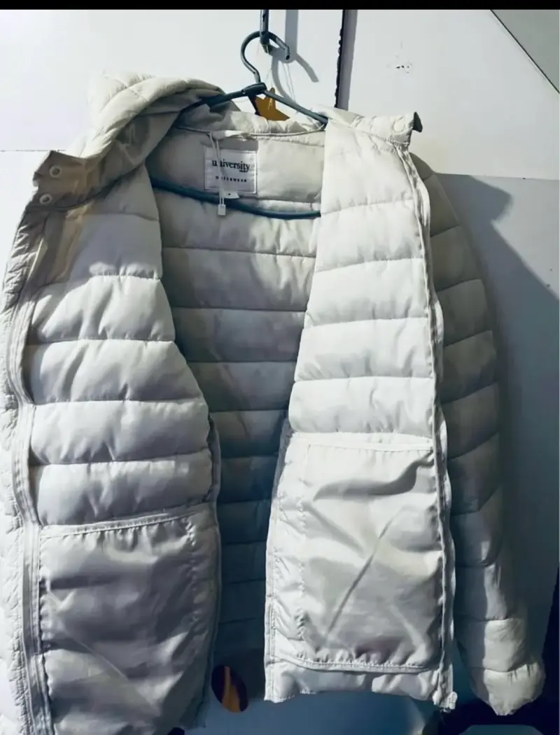 Chaqueta acolchada blanca con capucha para mujer - 2